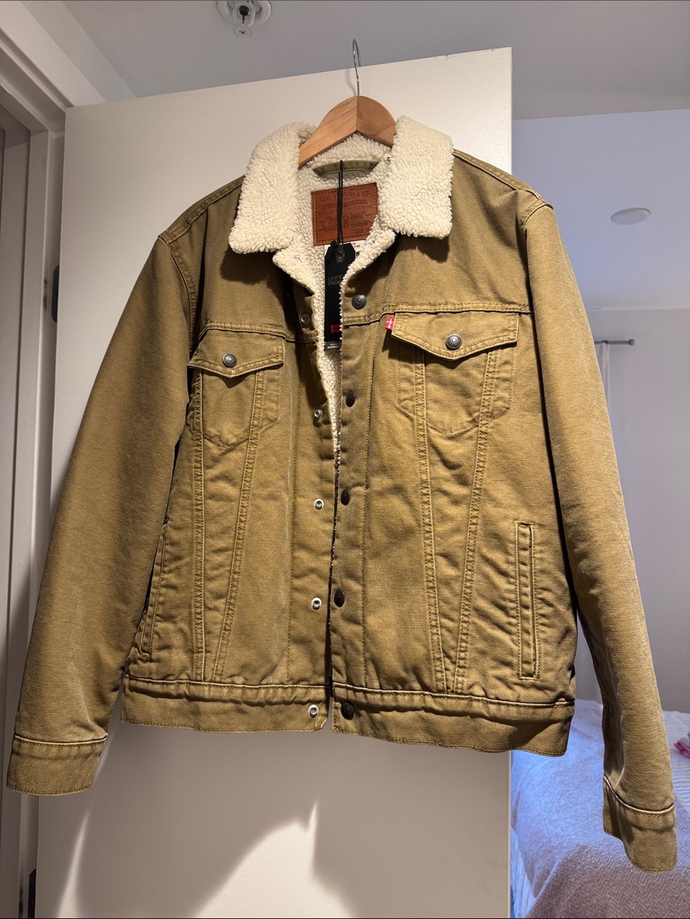 Levi's Men’s Tan Sherpa-Lined Trucker Jacket